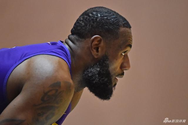勇士一年合同签18年9号秀 上赛季场均7分